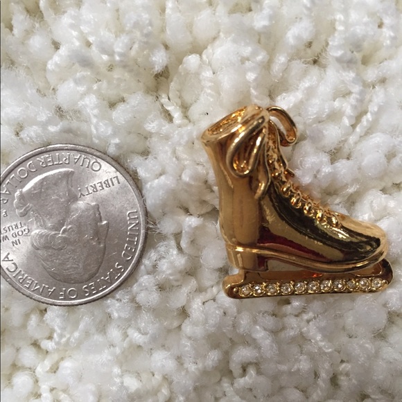 Skater Brooch - Picture 3 of 3